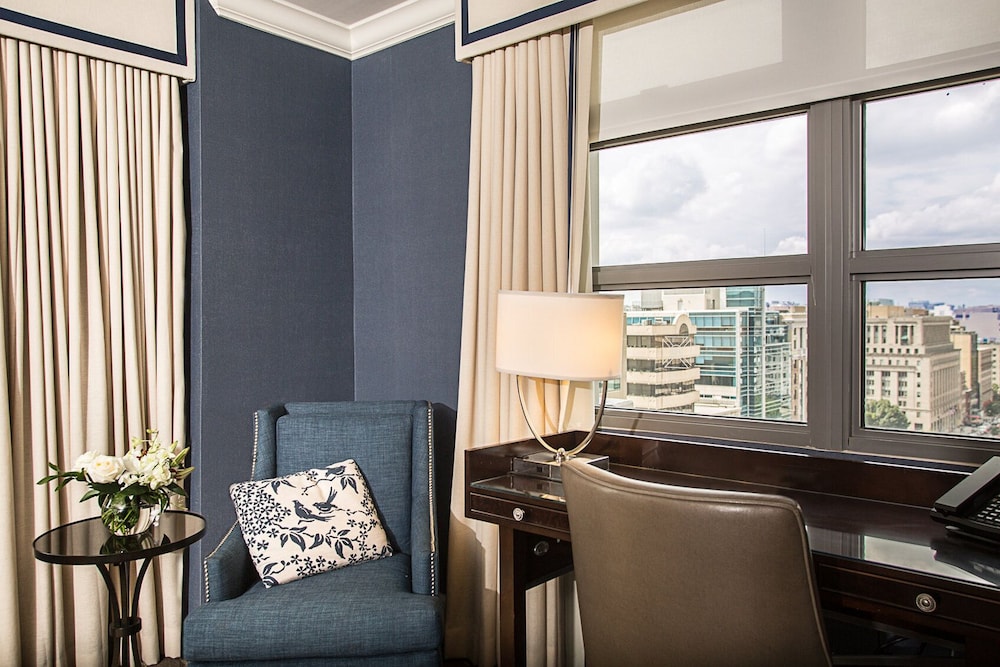 Alexander Executive Suite - Photo 5