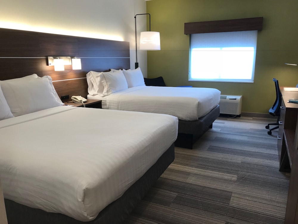 Standard Room, 2 Queen Beds - Photo 4
