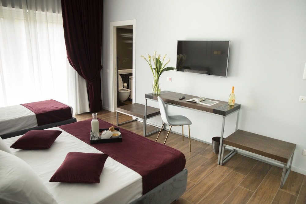 Deluxe Triple Room, Balcony photo 3