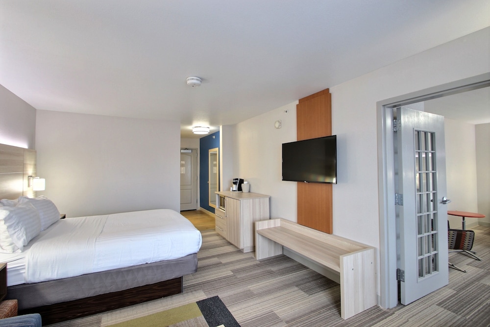 Standard Room, 2 Queen Beds - Photo 13