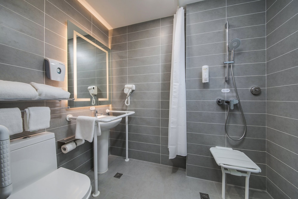 Standard Room, 2 Twin Beds, Accessible, Smoking photo 3