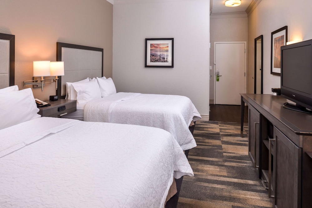 Standard Room, 2 Queen Beds, Non Smoking - Photo 6