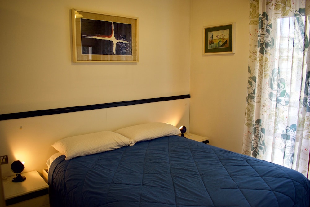 Family Apartment, 1 Bedroom, Partial Sea View photo 1