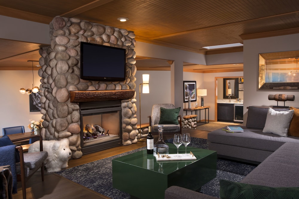 Penthouse Suite - Photo 3