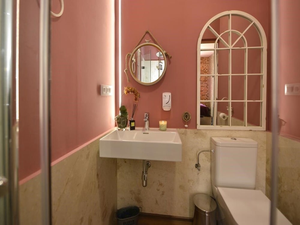 Twin Room, Ensuite, City View (PG) photo 2