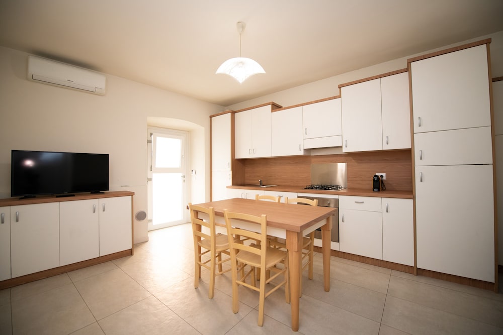 Basic Apartment photo 1