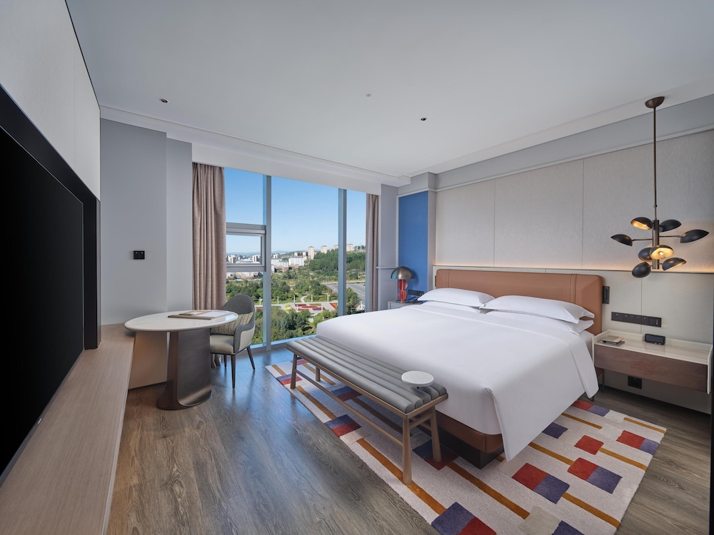 Deluxe Suite, 1 King Bed