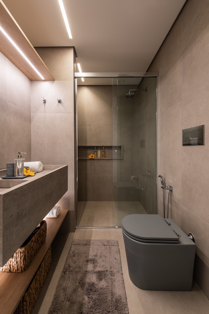 Luxury Suite - Photo 6