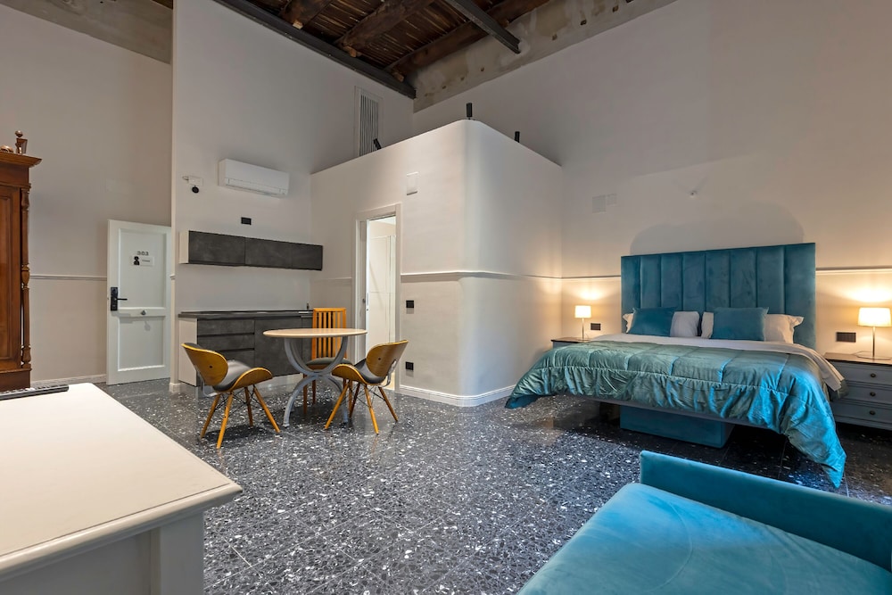 Junior Studio Suite, Annex Building