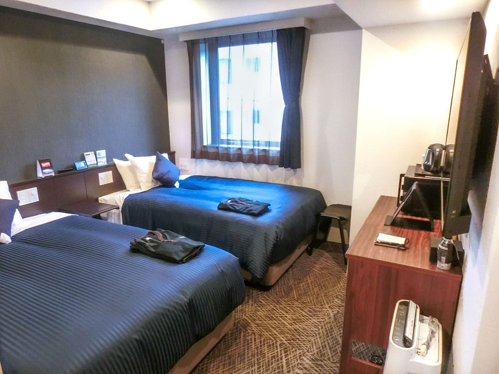 Twin Room, Smoking photo 1