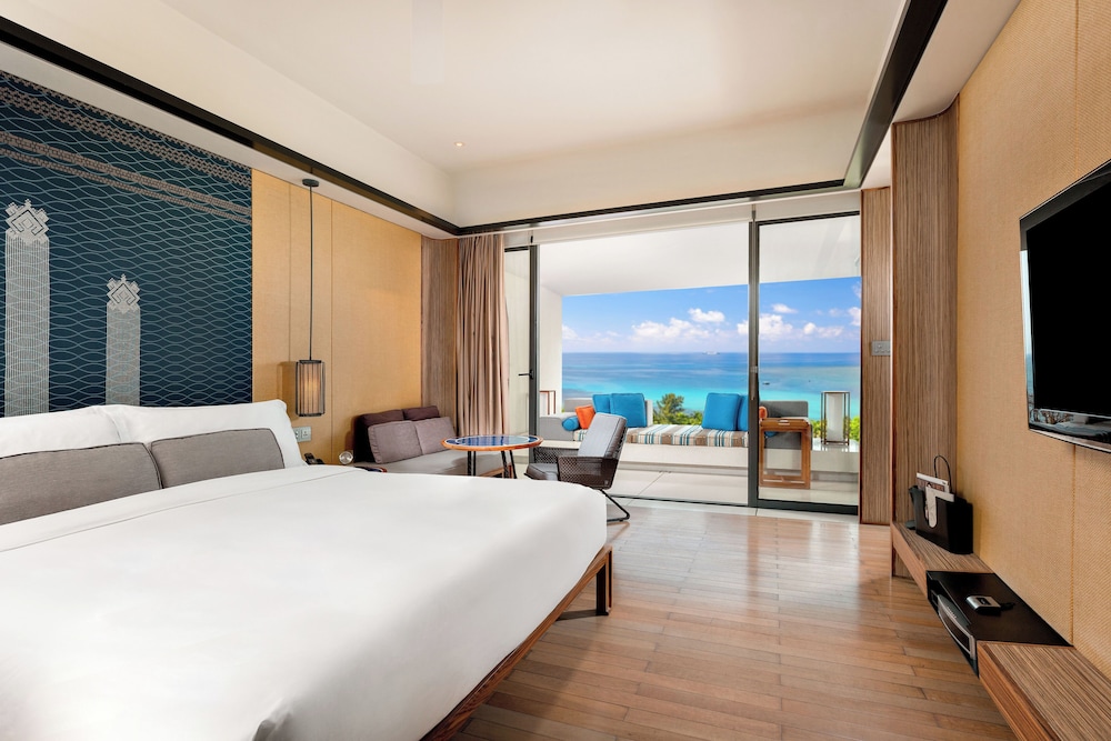 Classic Room, 1 King Bed, Ocean View (High Floor) - Photo 4