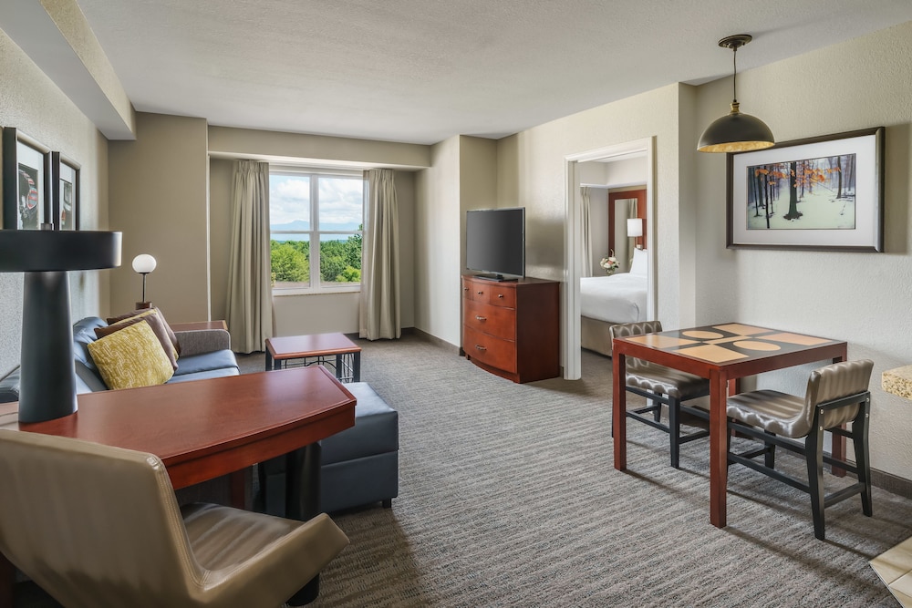 Suite, 1 Bedroom - Photo 2