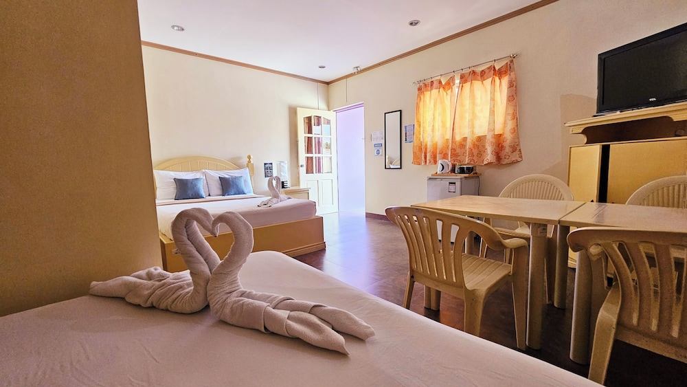 Premier Suite - Photo 8