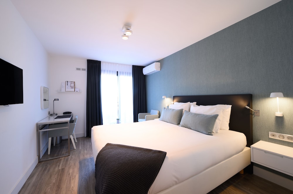 Deluxe Room, 1 Bedroom, Balcony, Sea View