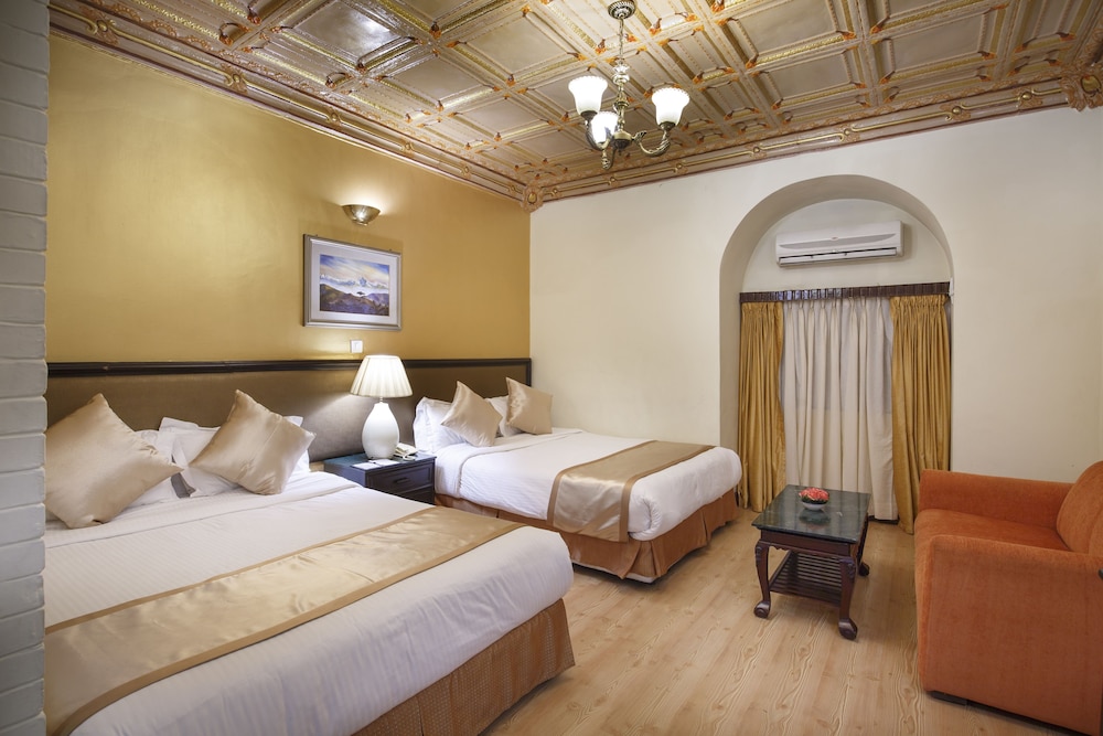 Family Twin Room, 2 Queen Beds photo 1