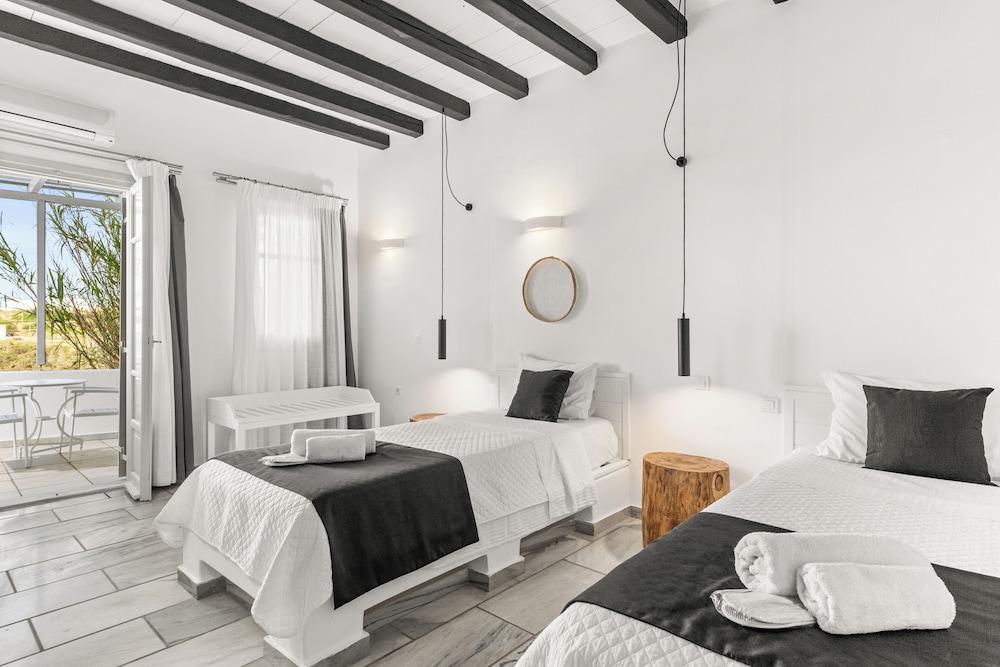 Twin or Double Room Disability Access with Inland View photo 2