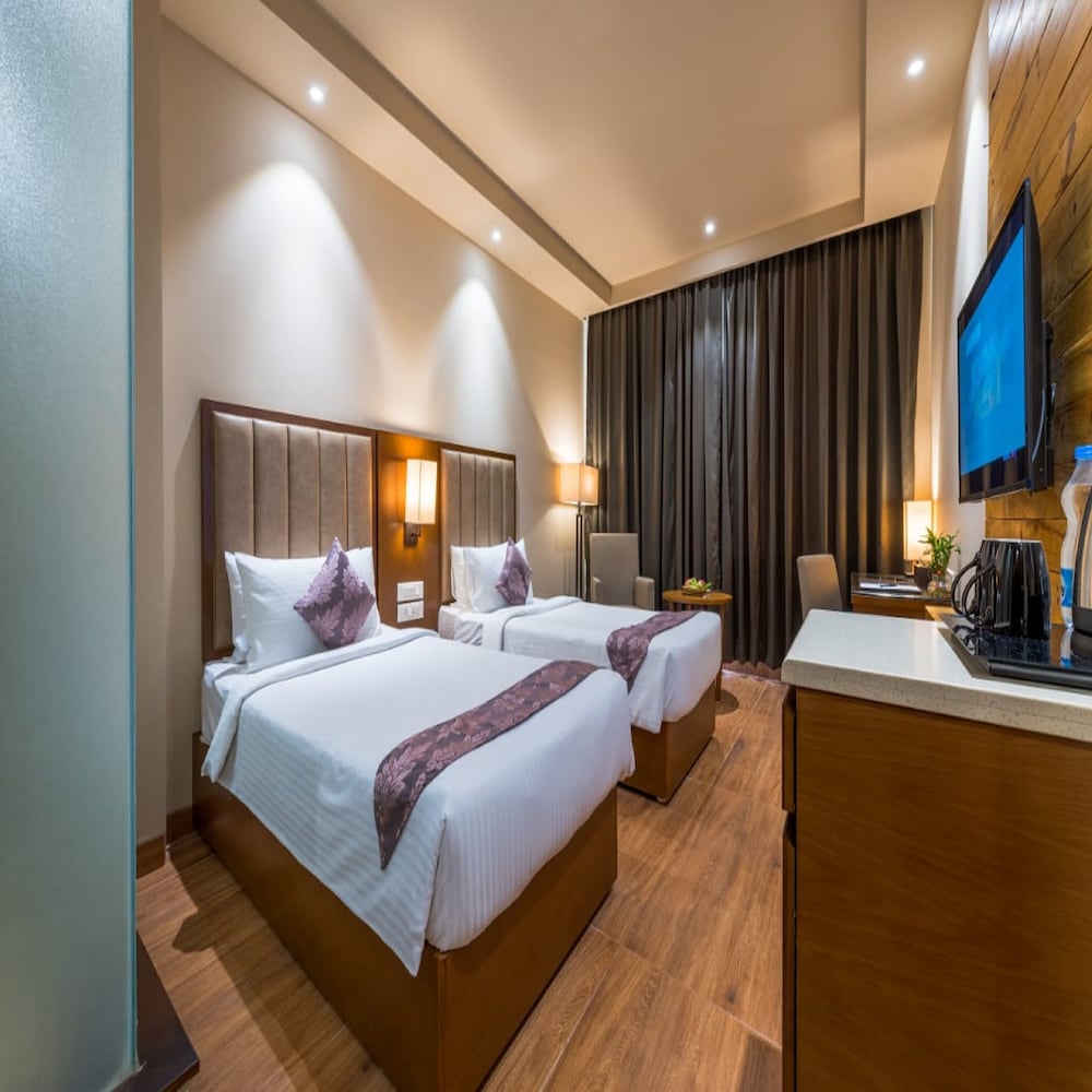 Premium Twin Room - Photo 6
