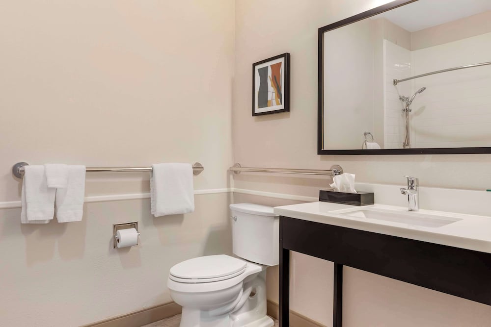 Standard Room, 2 Queen Beds, Accessible, Refrigerator & Microwave - Photo 3