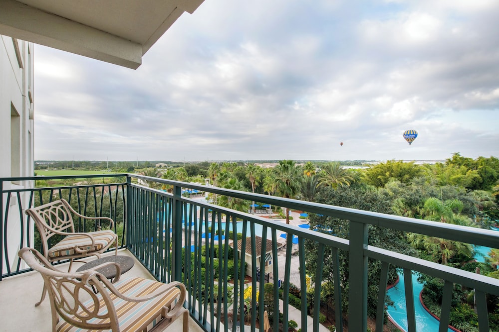 Deluxe Suite, 1 King Bed, Balcony (Champions Gate Suite)
