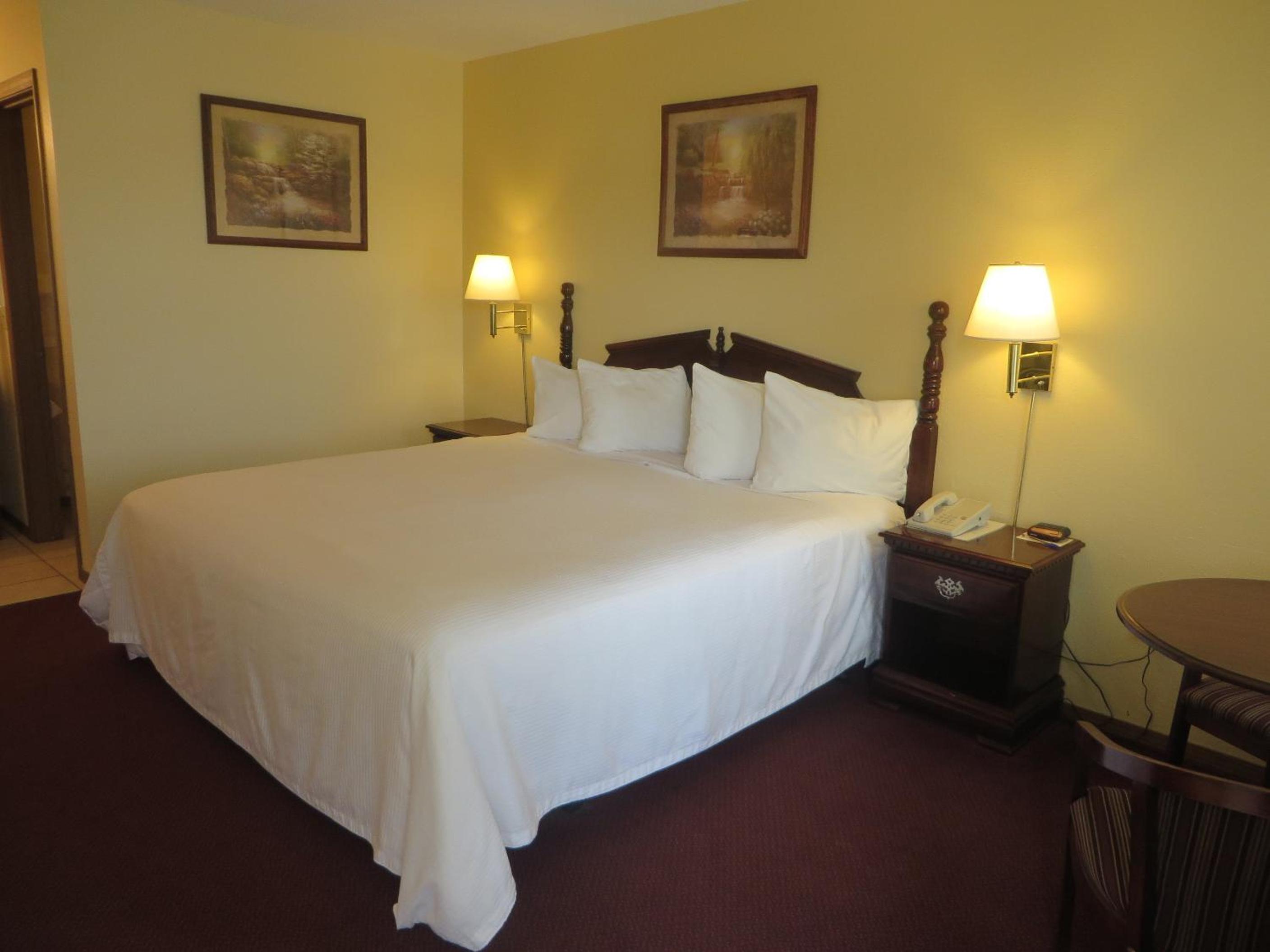 Standard King Room - Photo 4