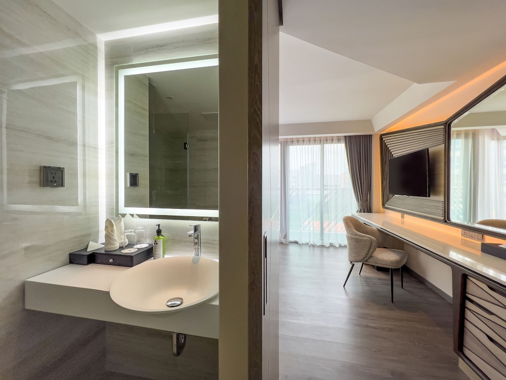 Deluxe Twin Bed Room - Photo 6