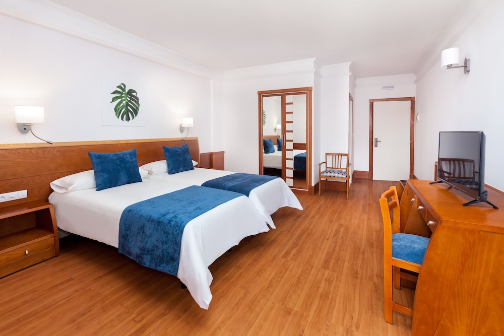 Room, balcony
