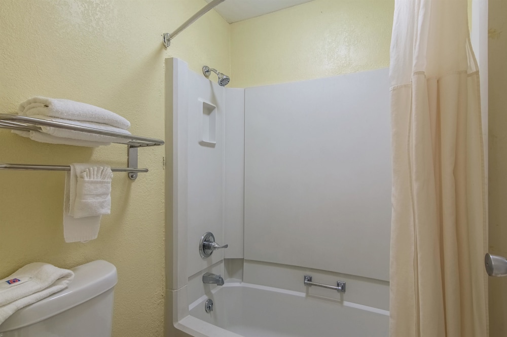 Deluxe Room, 2 Double Beds, Non Smoking, Refrigerator & Microwave photo 2