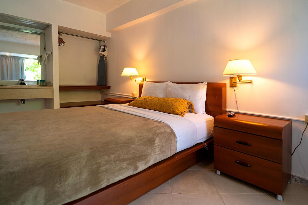 Standard Single Room, 1 Queen Bed photo 2