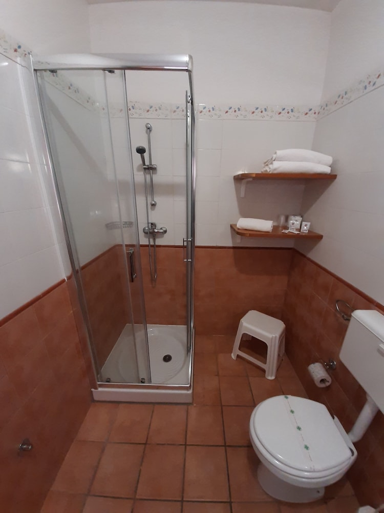 Classic Double Room - Photo 15