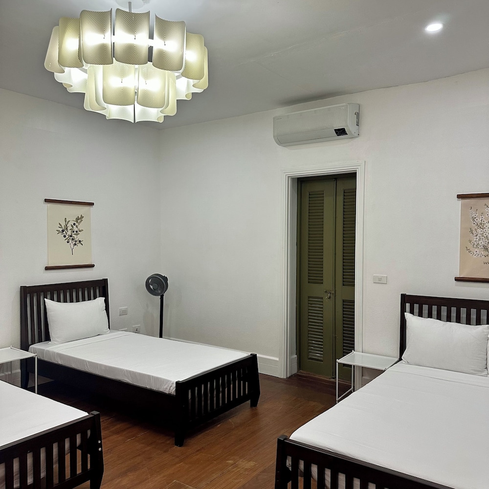 Comfort Villa, 5 Bedrooms, Private Bathroom, Partial Ocean View
