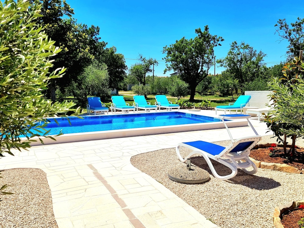 Villa photo 1