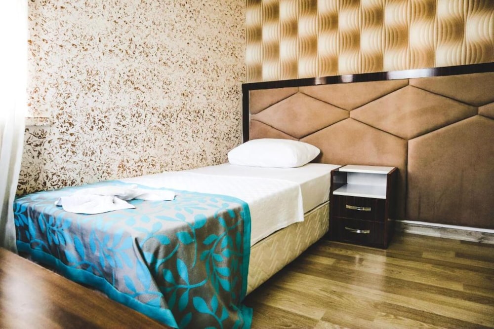 Standard Room thumbnail 5
