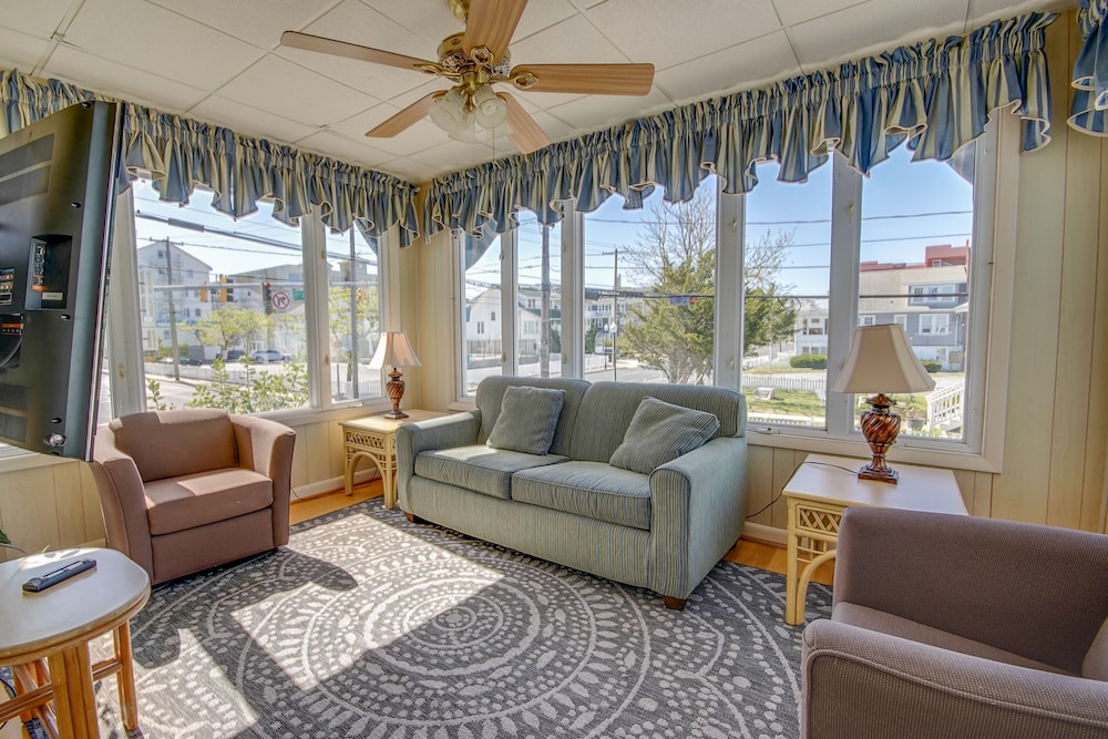 Apartment, 3 Bedrooms, Poolside photo 2