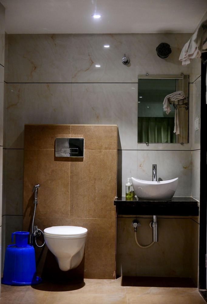 Deluxe Room - Photo 10
