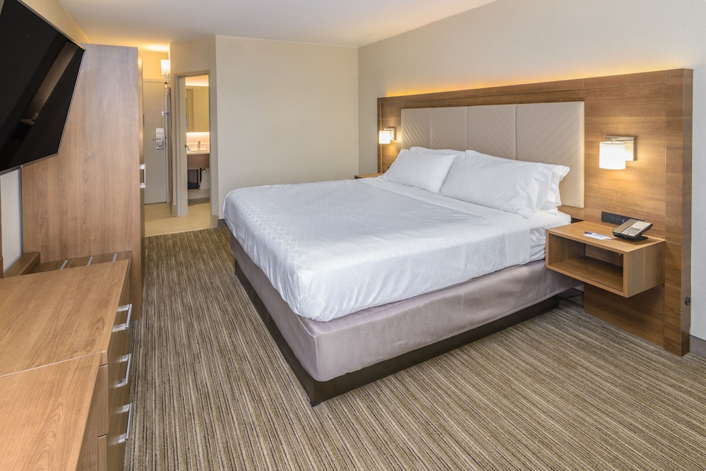 Standard Room, 1 King Bed, Accessible (Communications) - Photo 6