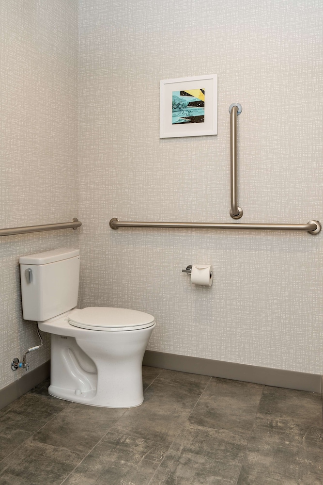 Room, 2 Queen Beds, Accessible, Bathtub (Mobility & Hearing) - Photo 16