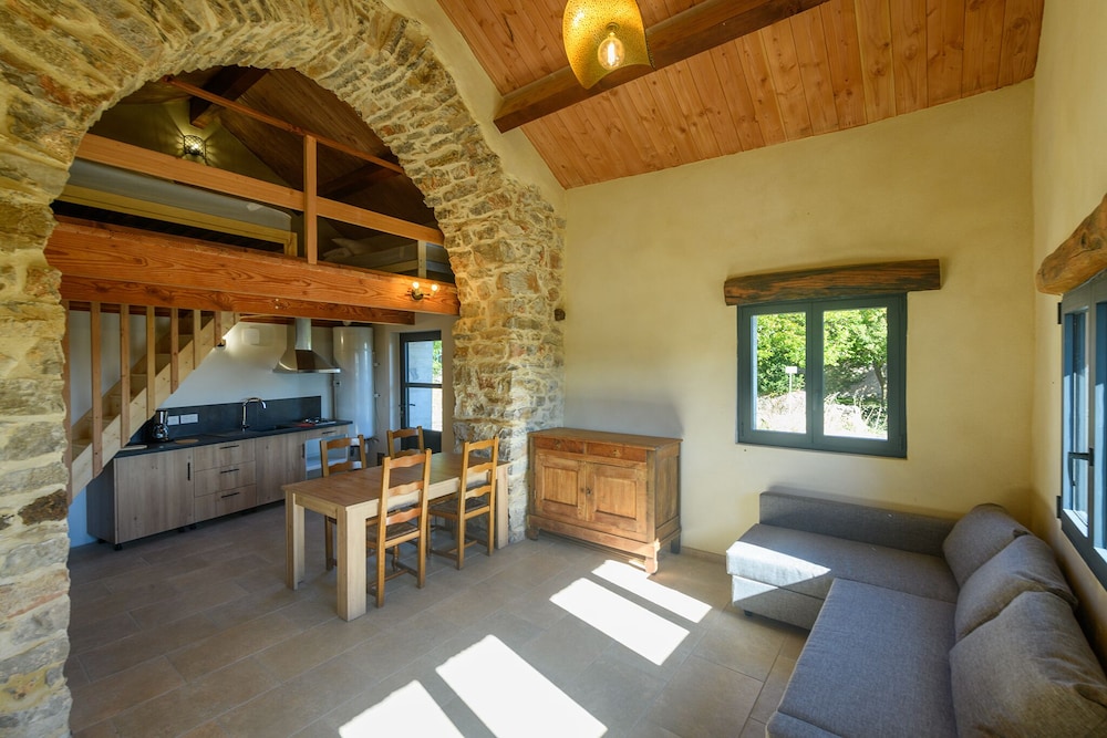 Traditional House photo 1