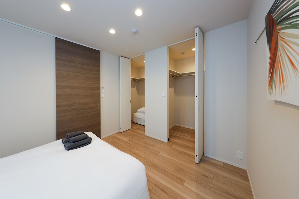 102/Accommodates three-person, Non Smoking photo 3