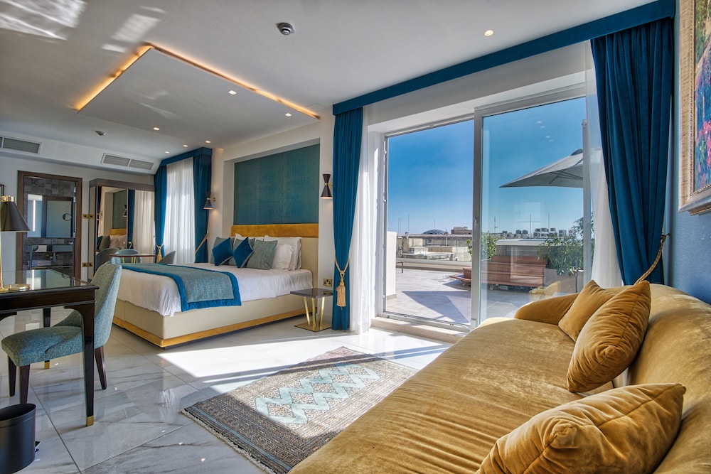 Suite, Jetted Tub