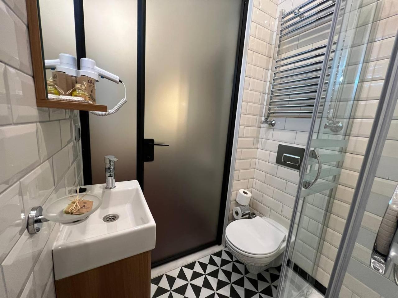 Superior Quadruple Room photo 2