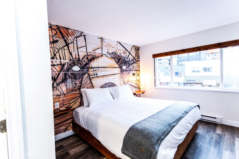 Superior Room, 1 King Bed, Mountain View photo 1