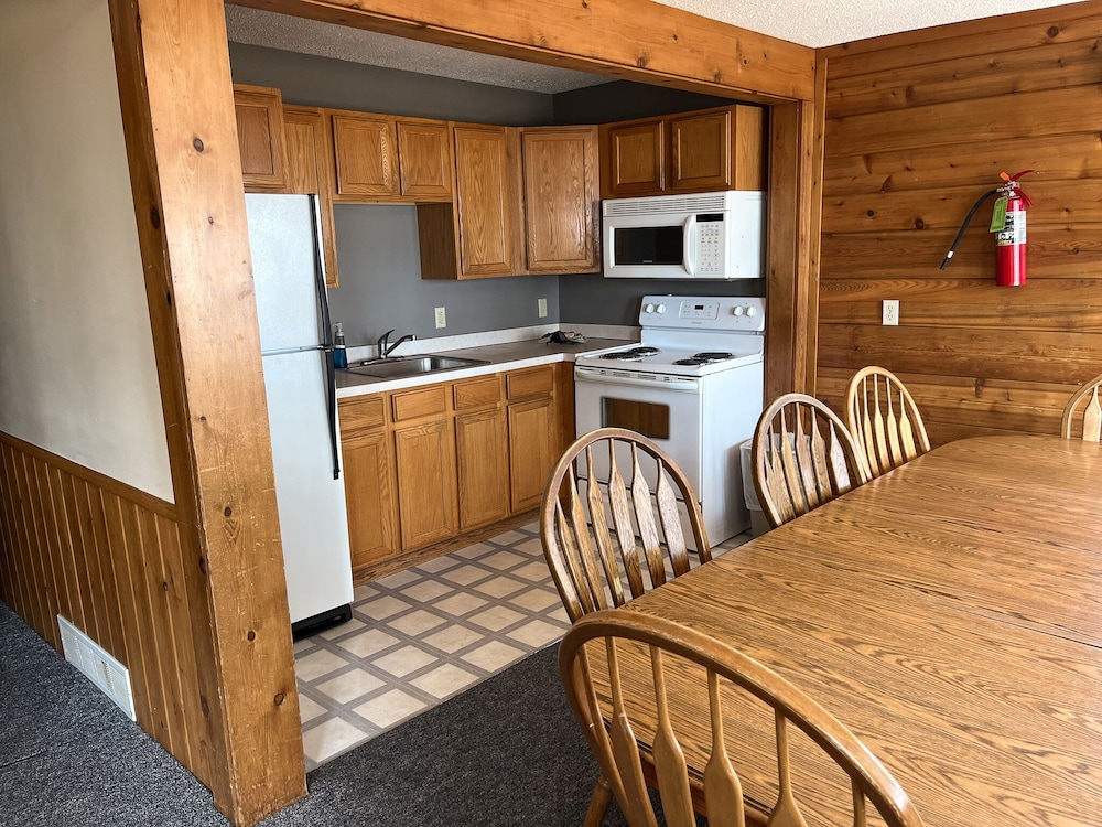 Four Bedroom Cabin with Kitchen photo 3