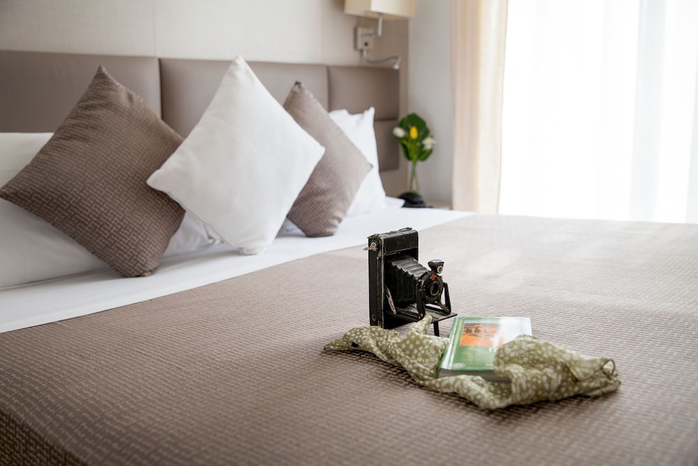 Superior Double or Twin Room, Balcony, Partial Sea View - Photo 4