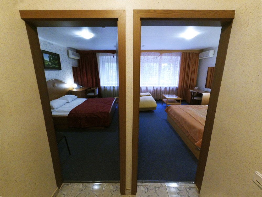 Standard Room with 2 Bedrooms photo 1
