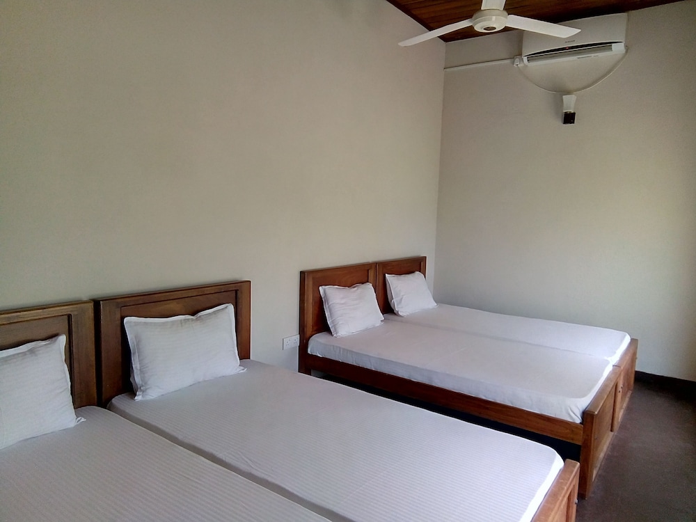 Deluxe Quadruple Room, Garden View photo 2