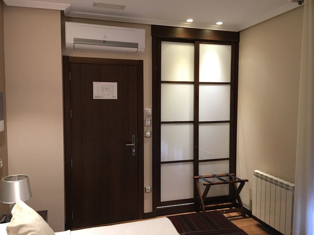 Standard Twin Room, Accessible photo 3