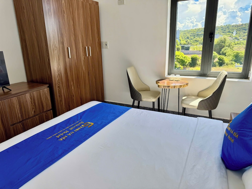 Deluxe Double Room, Hill View photo 3