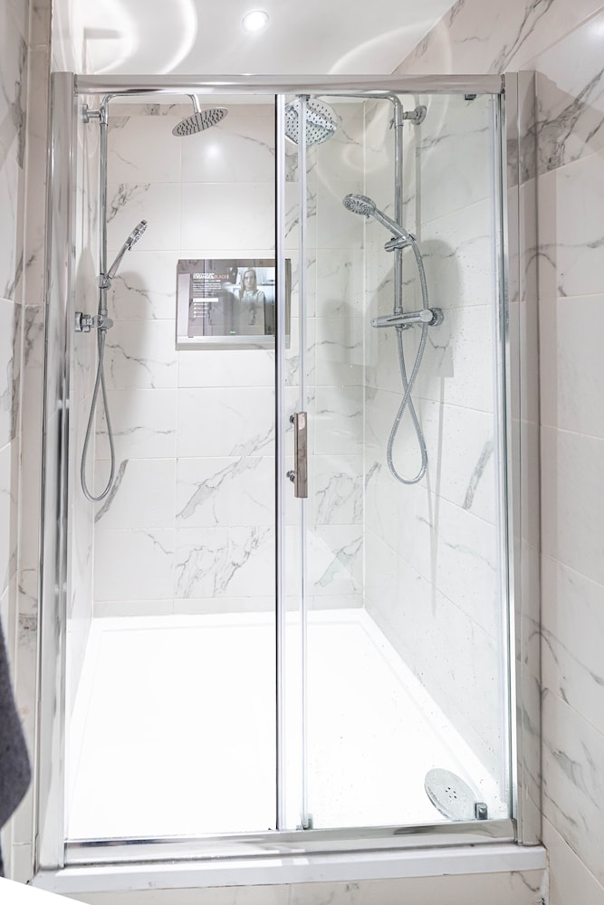 Executive Apartment, Ensuite, City View (Apt 1) - Photo 17