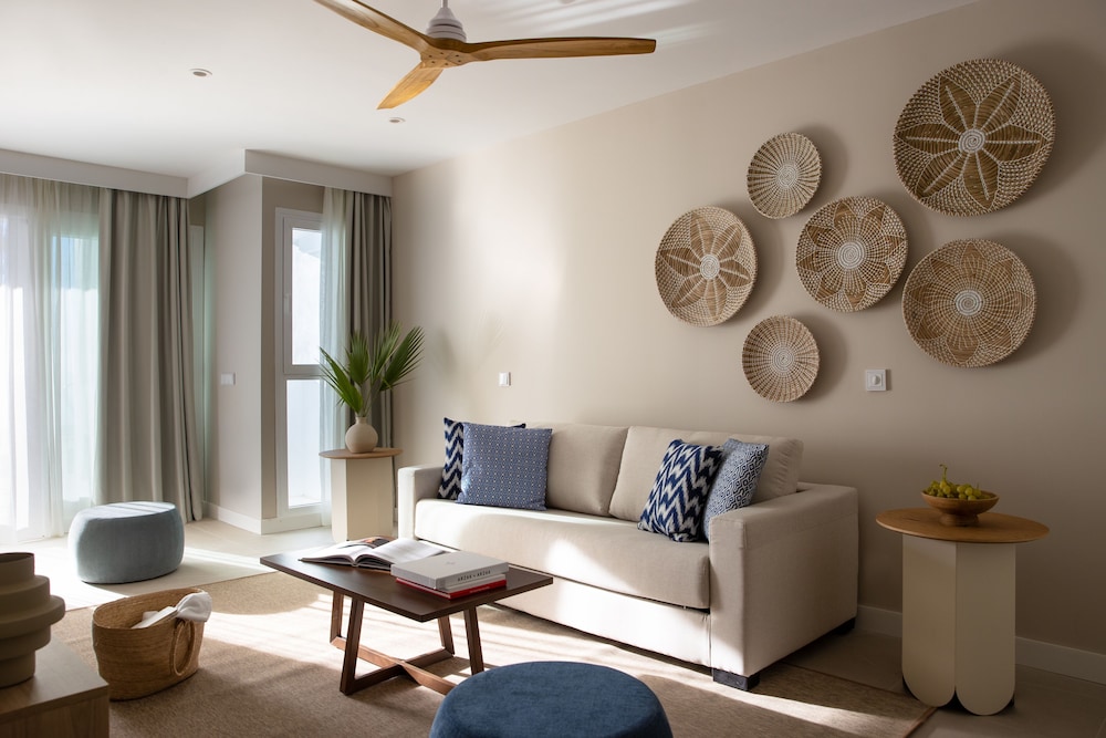 Sea View Suite with Shared Pool