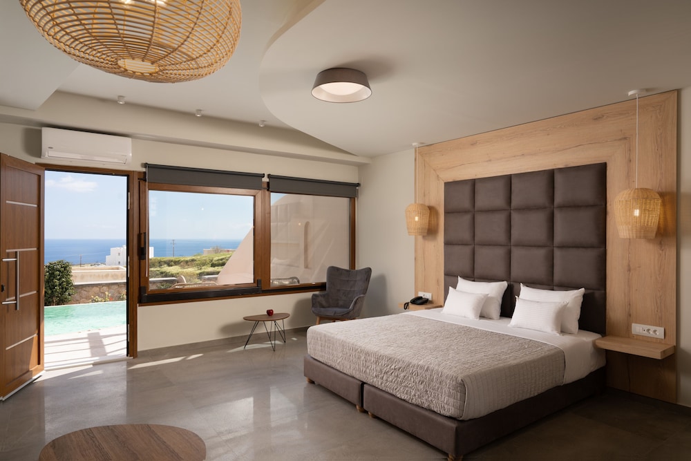 Superior Suite, Sea View (& private jetted pool) - Photo 1